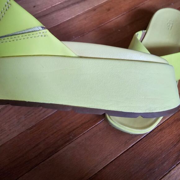 Ugg Emily Patent Leather Slides Yellow  Size 8.5 - Picture 6 of 11